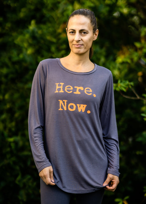 Organic Bamboo girls L/S t-shirt : Here. Now. Rabbit/ Orange